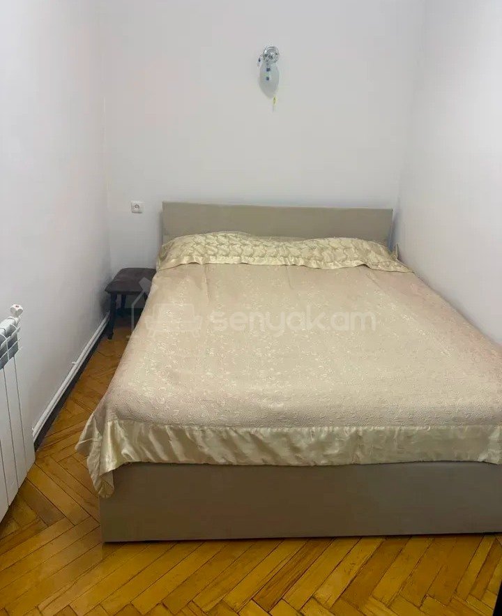 1 Սենյականոց Բնակարան Քարե Շենքում, 37քմ, 5/5 հարկ, Նորմալ Վիճակում