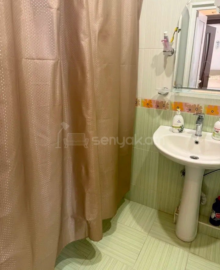 1 Սենյականոց Բնակարան Քարե Շենքում, 37քմ, 5/5 հարկ, Նորմալ Վիճակում