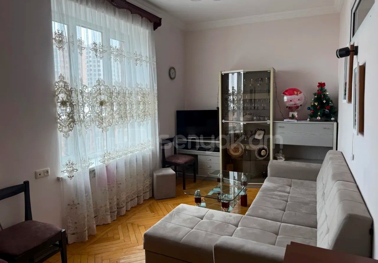 1 Սենյականոց Բնակարան Քարե Շենքում, 37քմ, 5/5 հարկ, Նորմալ Վիճակում