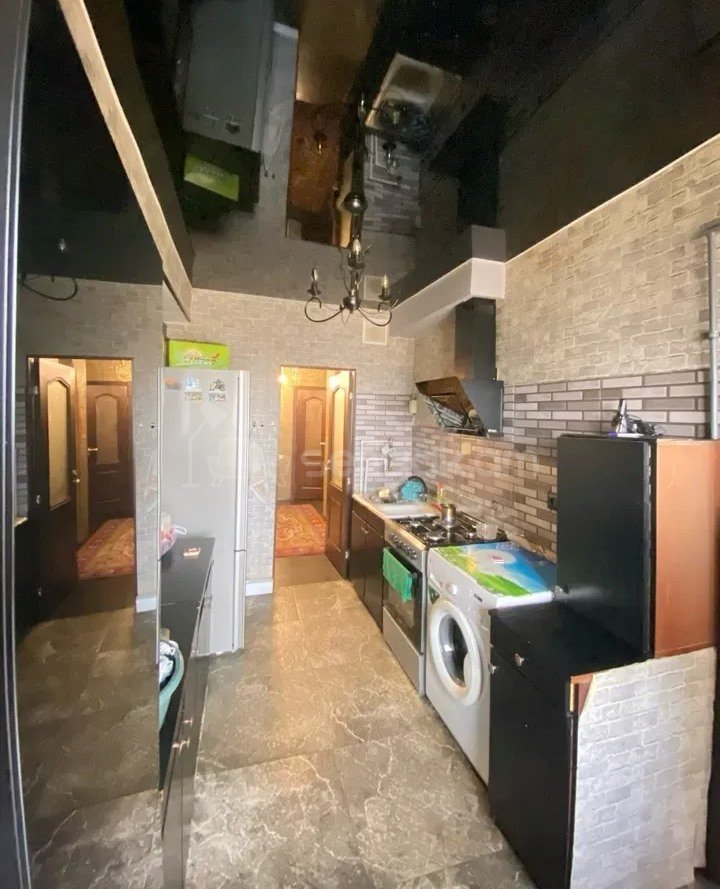 4 Սենյականոց Բնակարան, 80քմ, 11/14 հարկ, Պետական Վիճակում