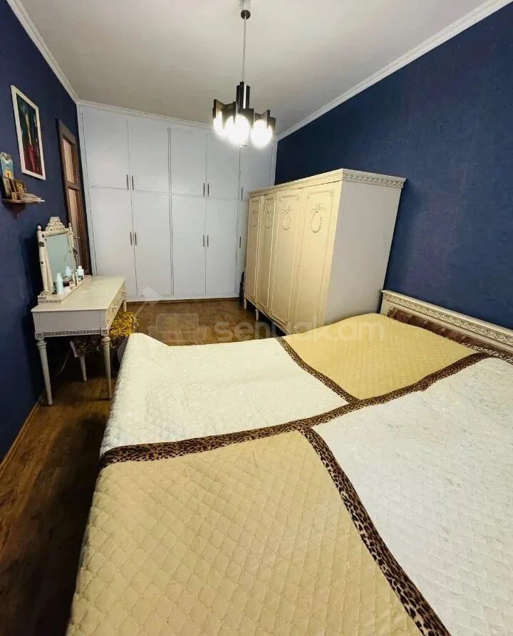 4 Սենյականոց Բնակարան Քարե Շենքում, 109քմ, 2/5 հարկ, Կապիտալ Վերանորոգված