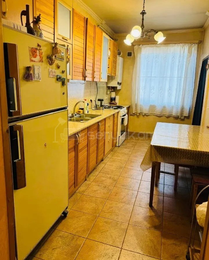 4 Սենյականոց Բնակարան Քարե Շենքում, 109քմ, 2/5 հարկ, Կապիտալ Վերանորոգված