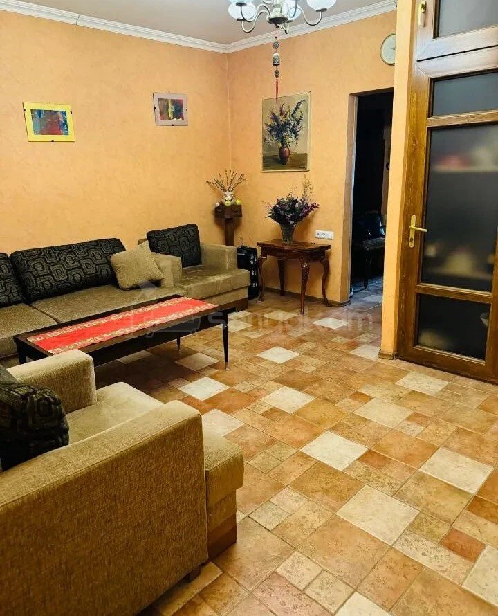 4 Սենյականոց Բնակարան Քարե Շենքում, 109քմ, 2/5 հարկ, Կապիտալ Վերանորոգված