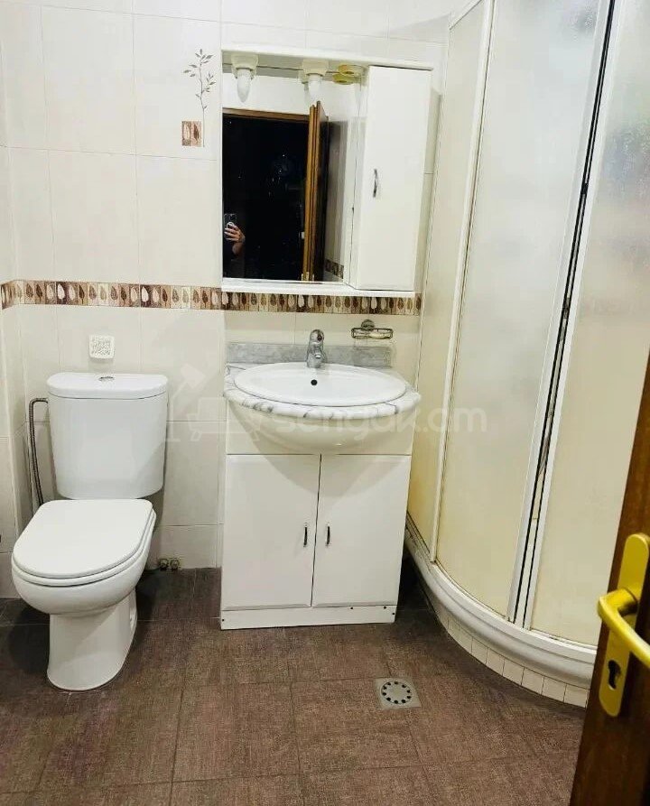 4 Սենյականոց Բնակարան Քարե Շենքում, 109քմ, 2/5 հարկ, Կապիտալ Վերանորոգված