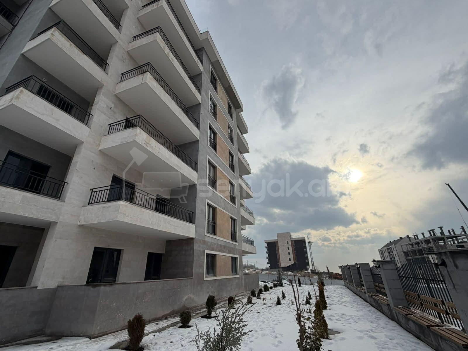 2 Սենյականոց Բնակարան, 53քմ, 3/5 հարկ, Զրոյական Վիճակում