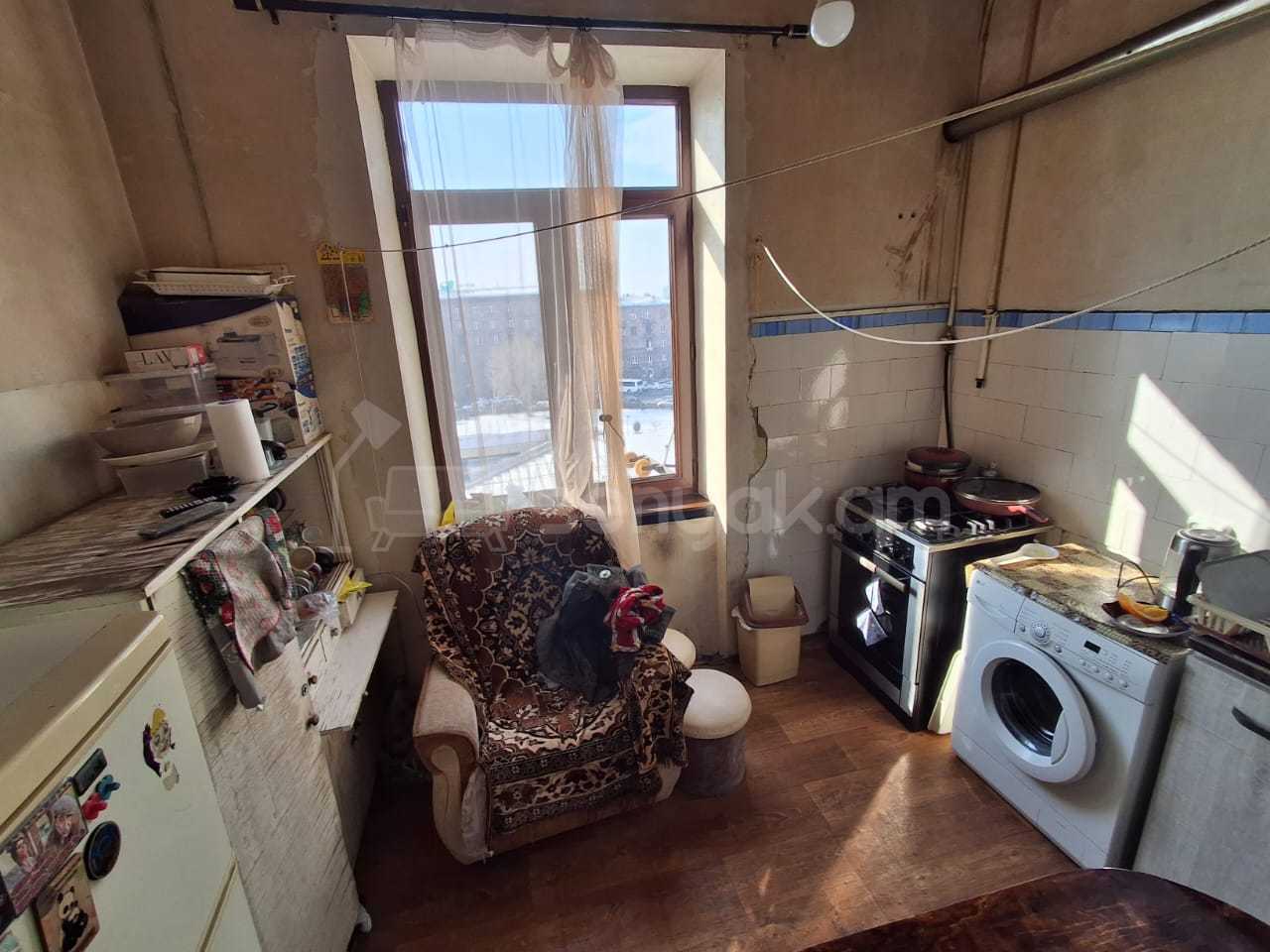 1 Սենյականոց Բնակարան Քարե Շենքում, 37քմ, 5/5 հարկ, Պետական Վիճակում