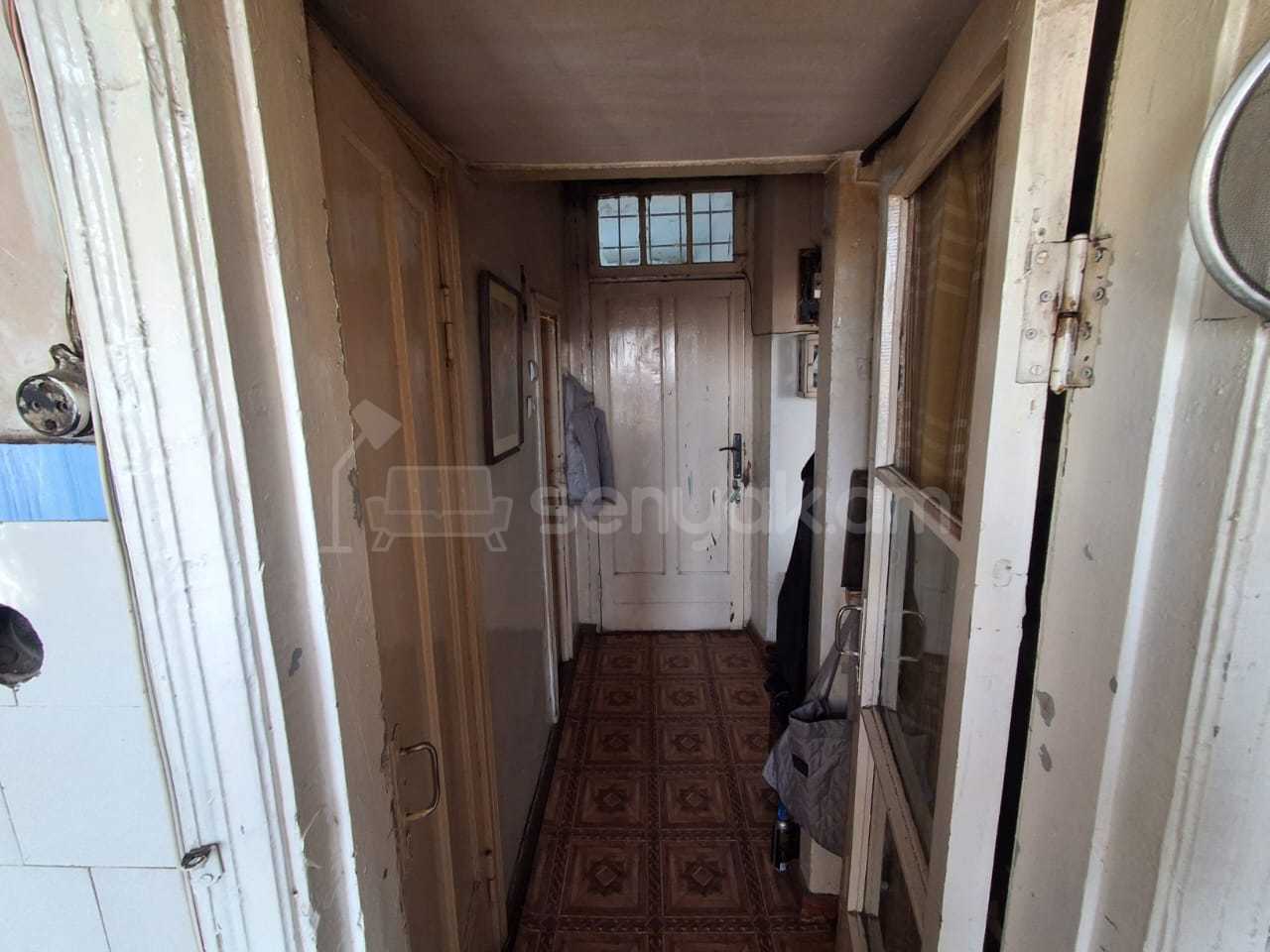 1 Սենյականոց Բնակարան Քարե Շենքում, 37քմ, 5/5 հարկ, Պետական Վիճակում