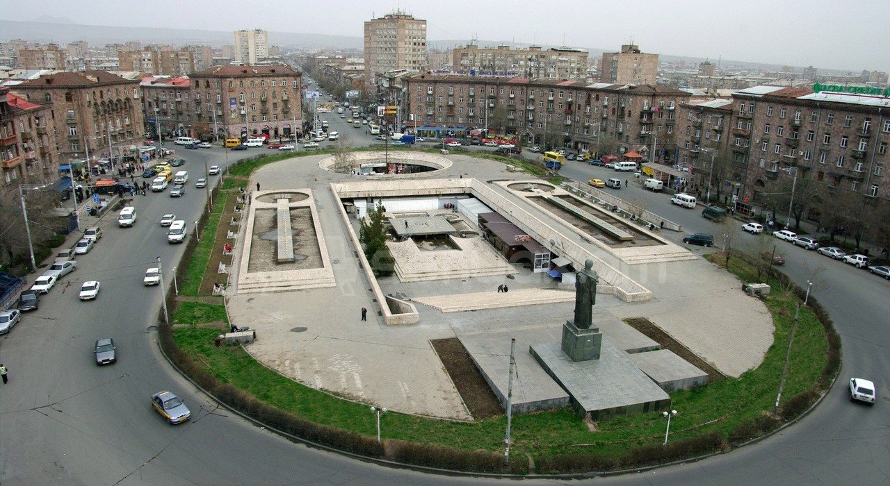 1 Սենյականոց Բնակարան Քարե Շենքում, 37քմ, 5/5 հարկ, Պետական Վիճակում