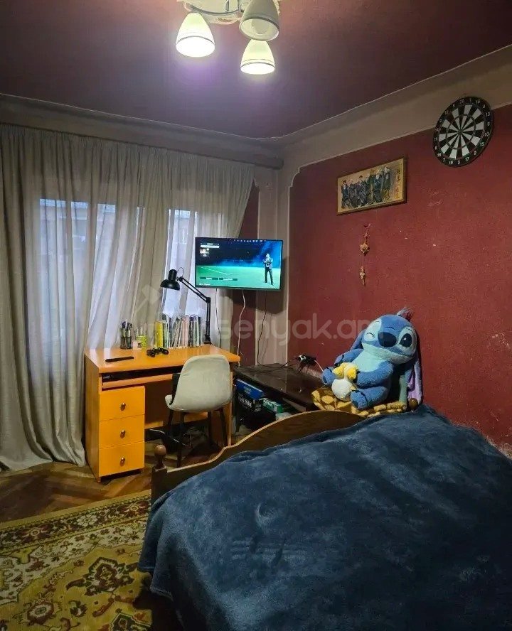 2 Սենյականոց Բնակարան Քարե Շենքում, 70քմ, 4/5 հարկ, Նորմալ Վիճակում