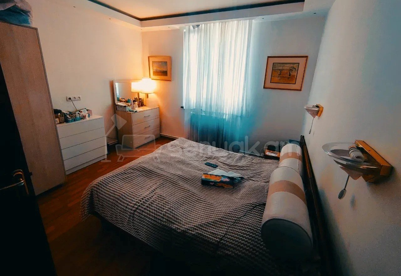 4 Սենյականոց Բնակարան Քարե Շենքում, 103քմ, 3/5 հարկ, Կապիտալ Վերանորոգված