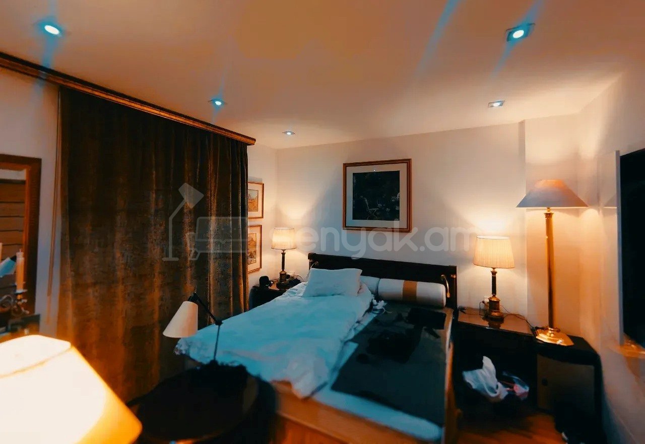 4 Սենյականոց Բնակարան Քարե Շենքում, 103քմ, 3/5 հարկ, Կապիտալ Վերանորոգված