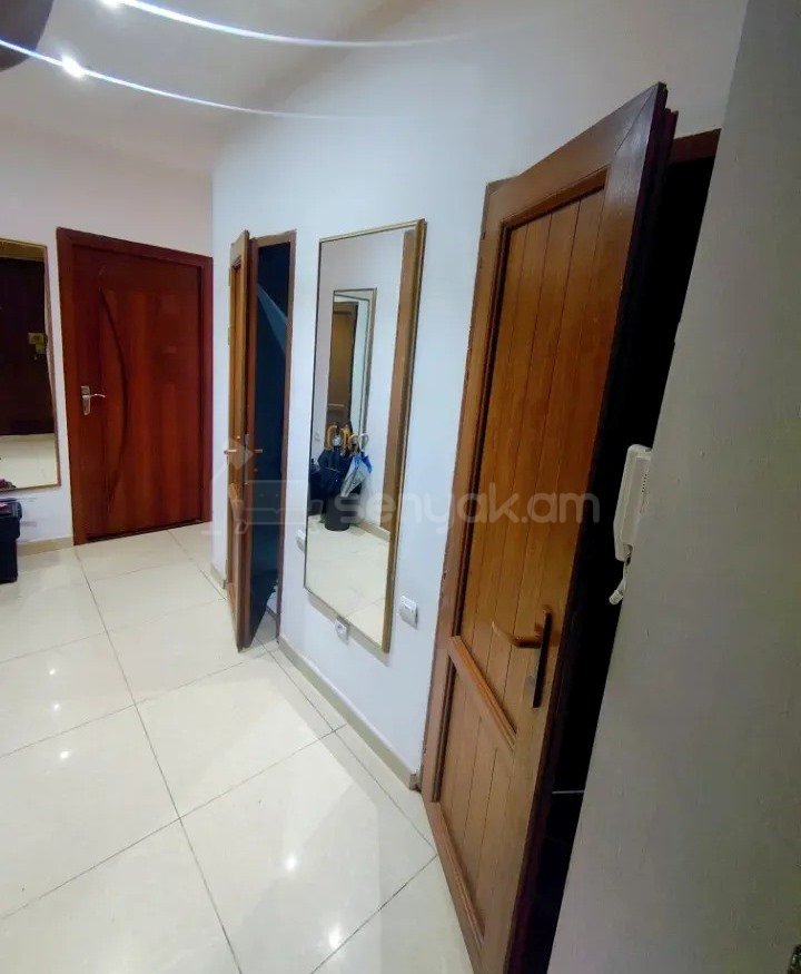 4 Սենյականոց Բնակարան Քարե Շենքում, 103քմ, 3/5 հարկ, Կապիտալ Վերանորոգված