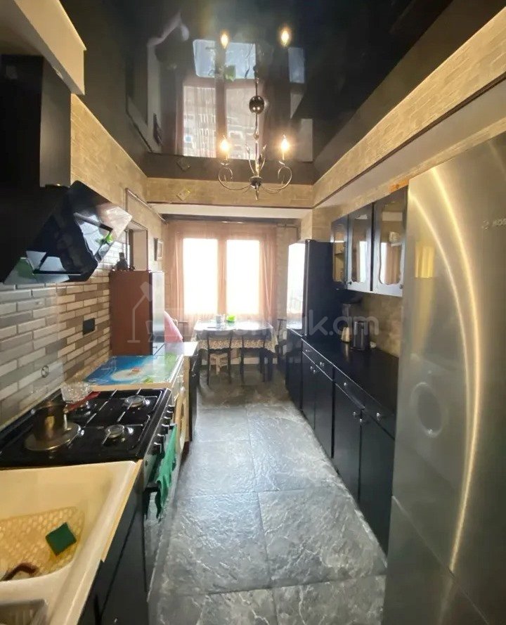 4 Սենյականոց Բնակարան, 80քմ, 11/14 հարկ, Պետական Վիճակում