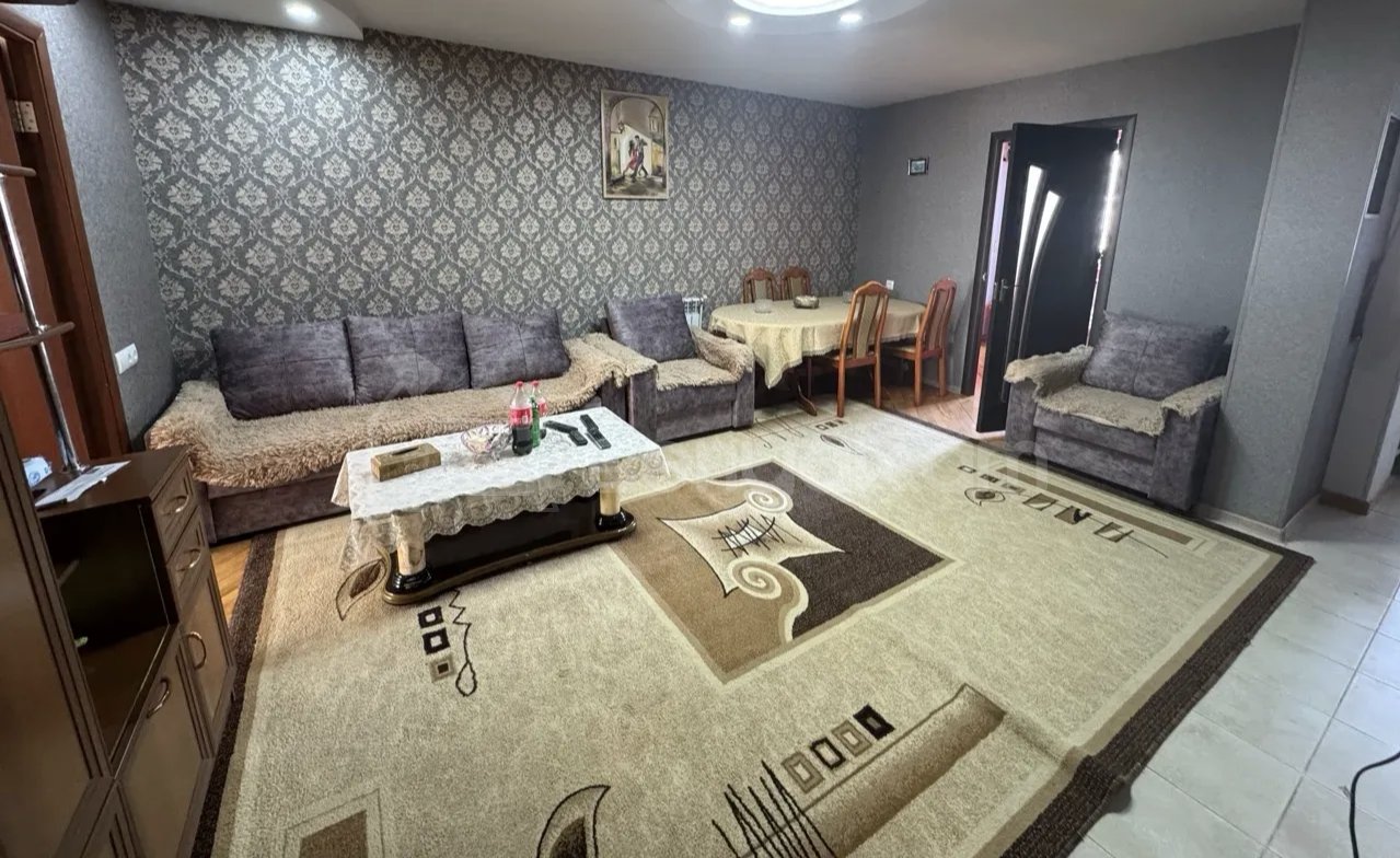 3 Սենյականոց Բնակարան Քարե Շենքում, 68քմ, 2/4 հարկ, Կապիտալ Վերանորոգված, Կահավորված