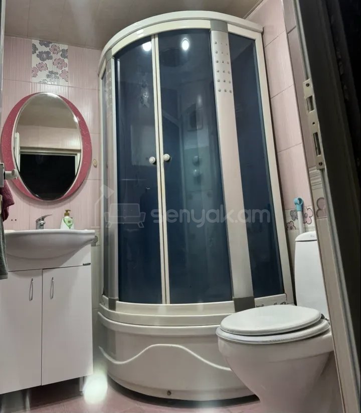 3 Սենյականոց Բնակարան Քարե Շենքում, 68քմ, 2/4 հարկ, Կապիտալ Վերանորոգված, Կահավորված