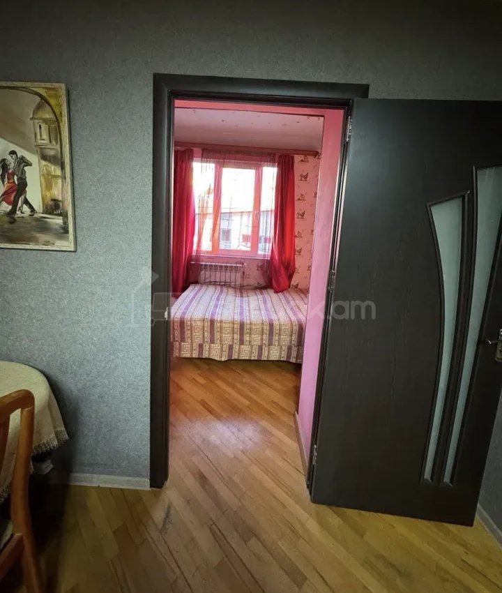 3 Սենյականոց Բնակարան Քարե Շենքում, 68քմ, 2/4 հարկ, Կապիտալ Վերանորոգված, Կահավորված