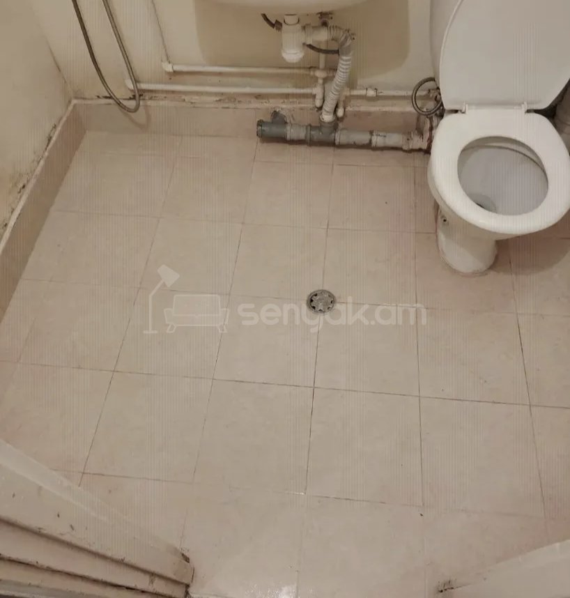 1 Սենյականոց Բնակարան Քարե Շենքում, 30քմ, 3/5 հարկ, Նորմալ Վիճակում, Կահավորված