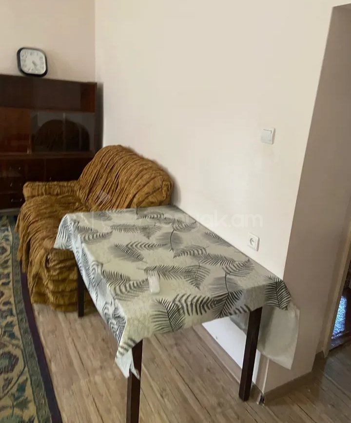 3 Սենյականոց Բնակարան Քարե Շենքում, 67քմ, 1/1 հարկ, Նորմալ Վիճակում, Կահավորված