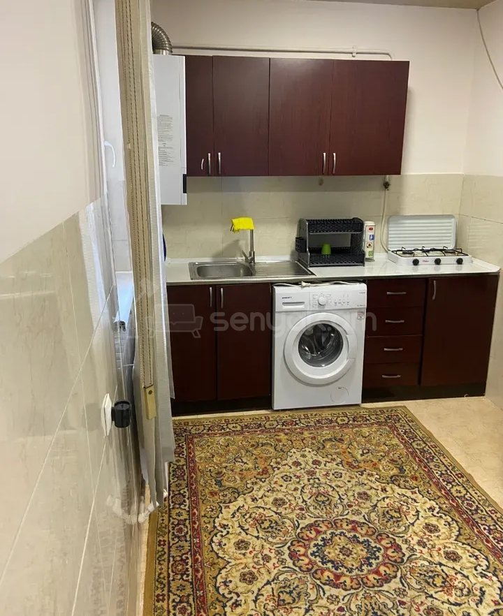 3 Սենյականոց Բնակարան Քարե Շենքում, 67քմ, 1/1 հարկ, Նորմալ Վիճակում, Կահավորված