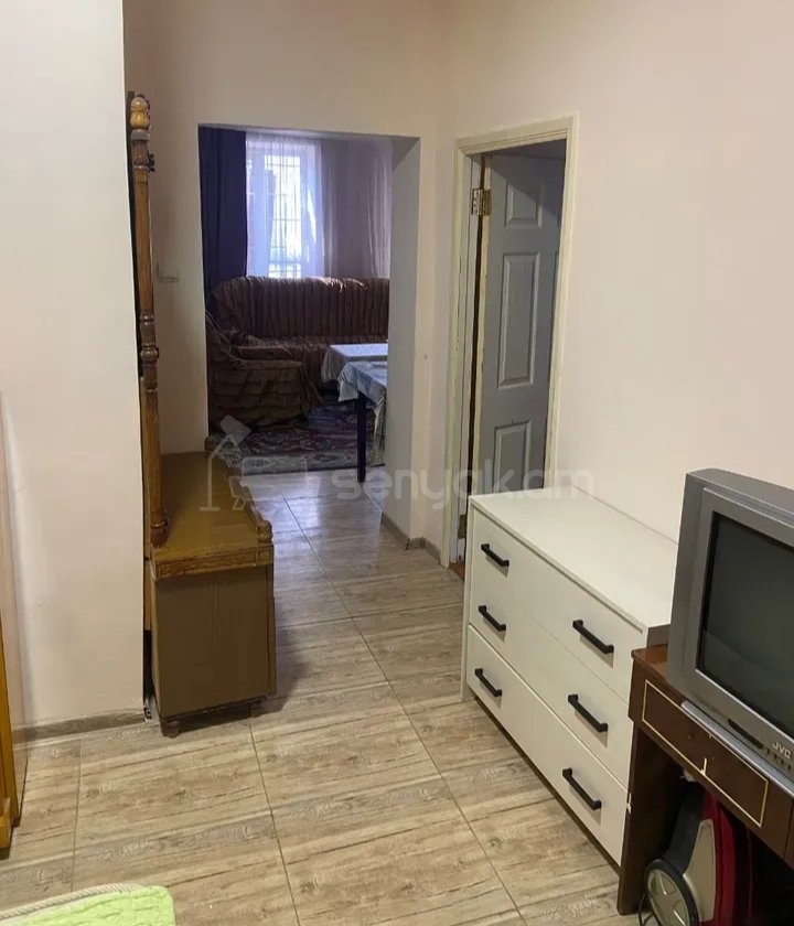 3 Սենյականոց Բնակարան Քարե Շենքում, 67քմ, 1/1 հարկ, Նորմալ Վիճակում, Կահավորված