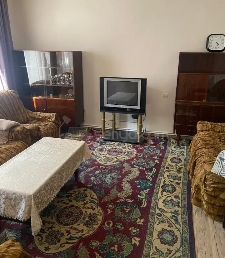 3 Սենյականոց Բնակարան Քարե Շենքում, 67քմ, 1/1 հարկ, Նորմալ Վիճակում, Կահավորված