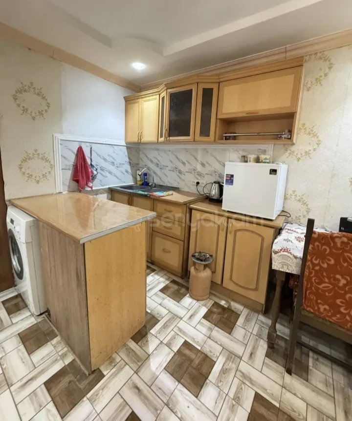 3 Սենյականոց Բնակարան Քարե Շենքում, 56քմ, 1/1 հարկ, Նորմալ Վիճակում, Կահավորված