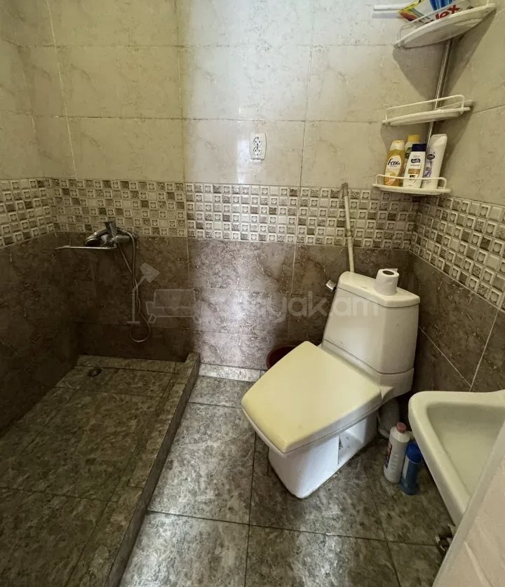 3 Սենյականոց Բնակարան Քարե Շենքում, 56քմ, 1/1 հարկ, Նորմալ Վիճակում, Կահավորված