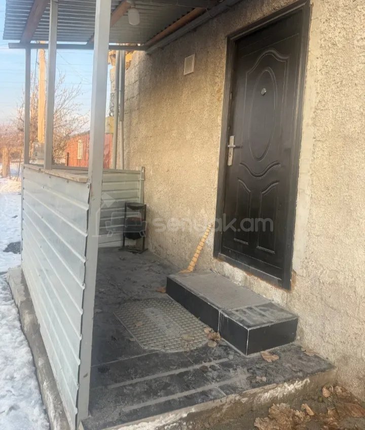 1 Սենյականոց Բնակարան Քարե Շենքում, 33քմ, 1/1 հարկ, Կապիտալ Վերանորոգված, Կահավորված