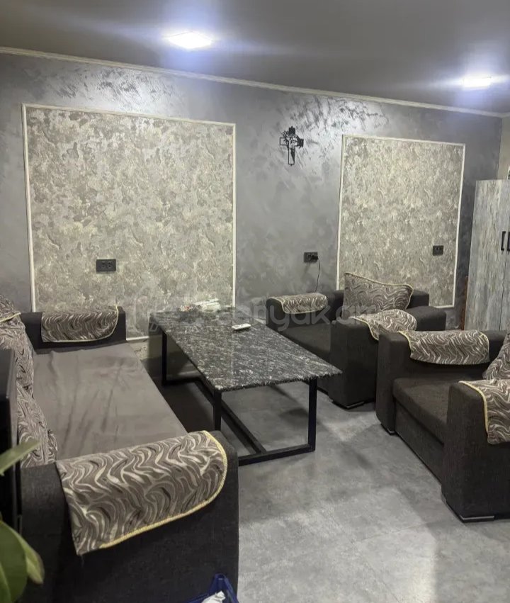 1 Սենյականոց Բնակարան Քարե Շենքում, 33քմ, 1/1 հարկ, Կապիտալ Վերանորոգված, Կահավորված