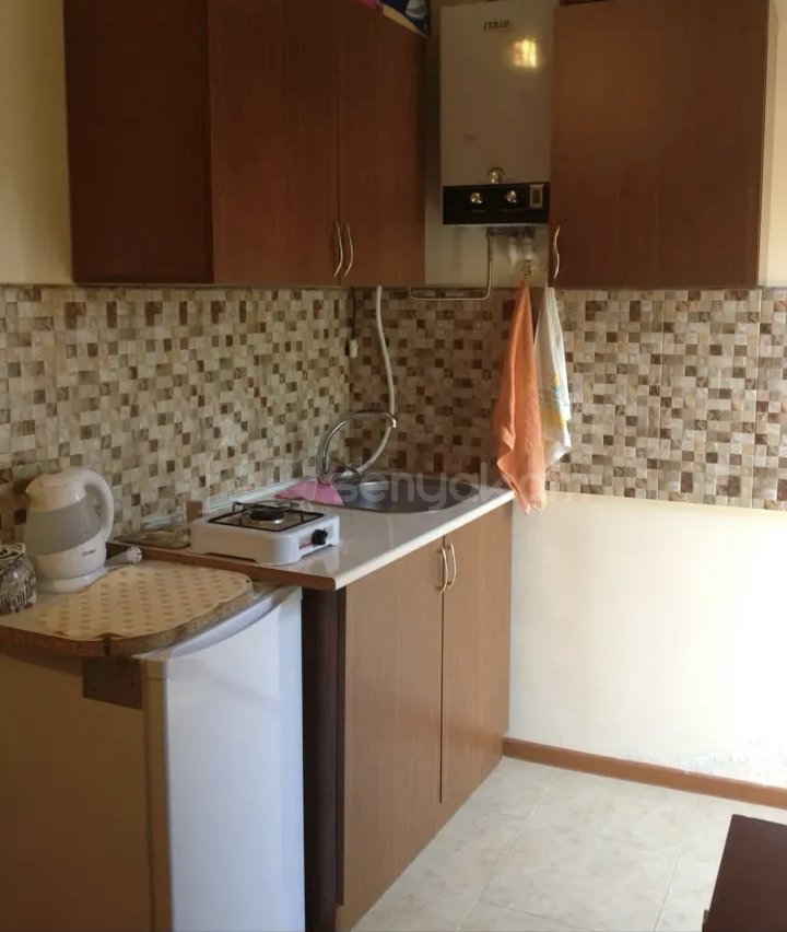 1 Սենյականոց Բնակարան Քարե Շենքում, 35քմ, 1/1 հարկ, Նորմալ Վիճակում, Կահավորված