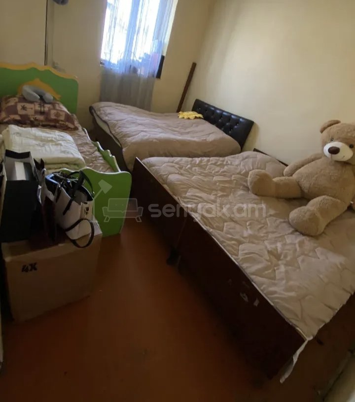 2 Սենյականոց Բնակարան Քարե Շենքում, 40քմ, 1/1 հարկ, Նորմալ Վիճակում, Կահավորված