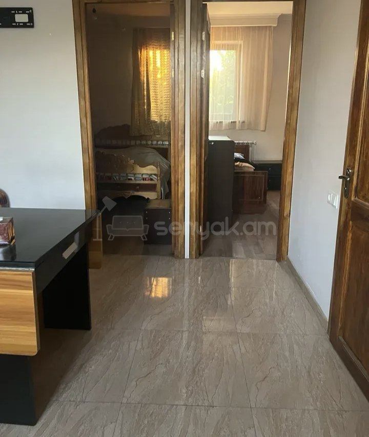 3 Սենյականոց Բնակարան Քարե Շենքում, 68քմ, 1/1 հարկ, Նորմալ Վիճակում, Կահավորված