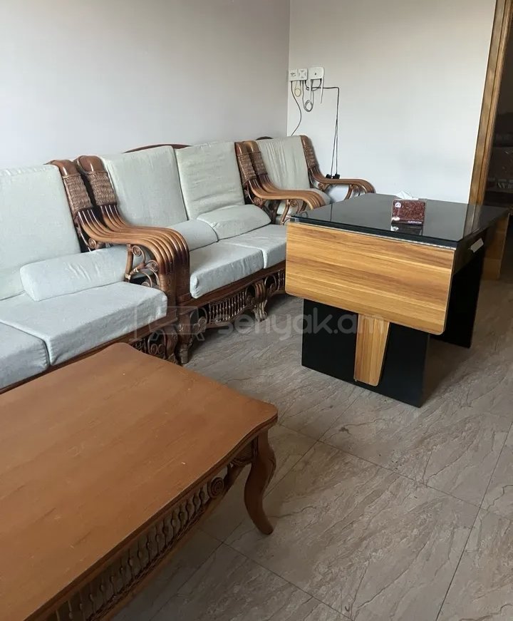 3 Սենյականոց Բնակարան Քարե Շենքում, 68քմ, 1/1 հարկ, Նորմալ Վիճակում, Կահավորված