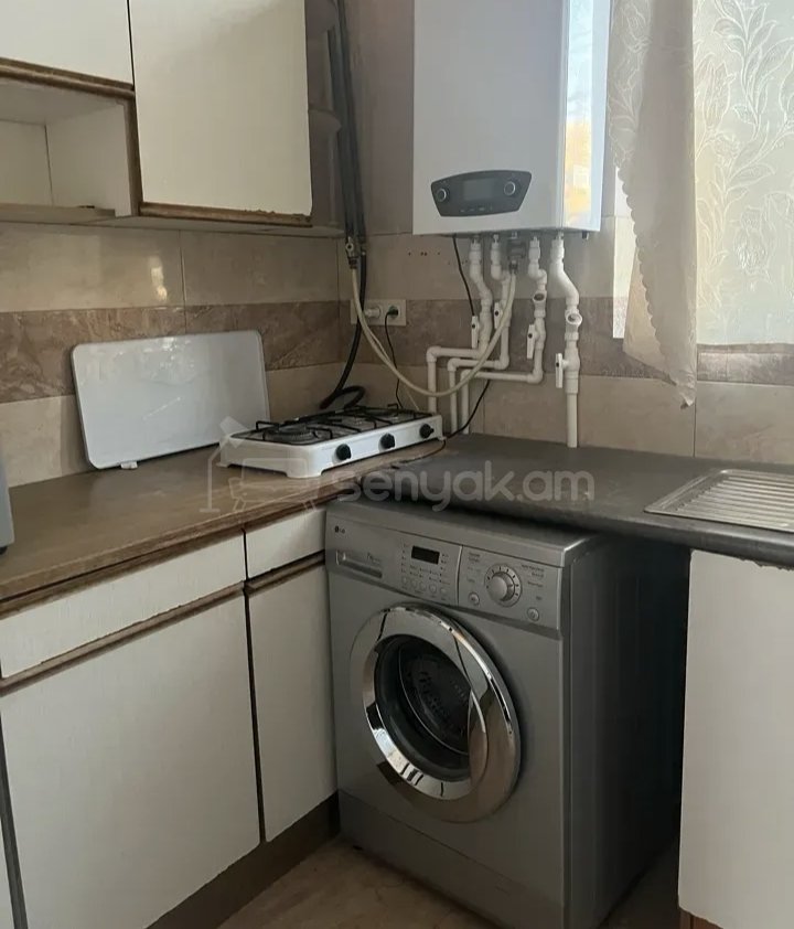 3 Սենյականոց Բնակարան Քարե Շենքում, 68քմ, 1/1 հարկ, Նորմալ Վիճակում, Կահավորված