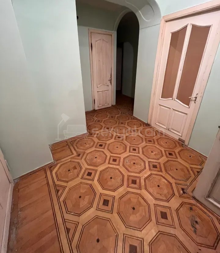 3 Սենյականոց Բնակարան, 76քմ, 5/9 հարկ, Նորմալ Վիճակում, Կահավորված, Արևկող