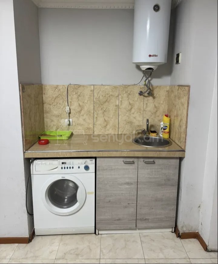 1 Սենյականոց Բնակարան Քարե Շենքում, 35քմ, 1/1 հարկ, Նորմալ Վիճակում, Կահավորված