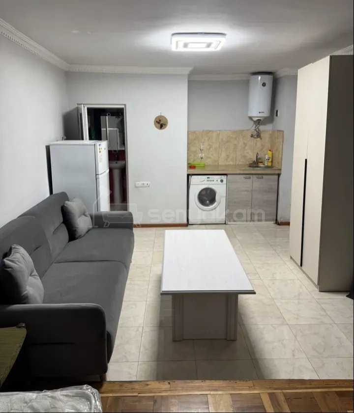 1 Սենյականոց Բնակարան Քարե Շենքում, 35քմ, 1/1 հարկ, Նորմալ Վիճակում, Կահավորված