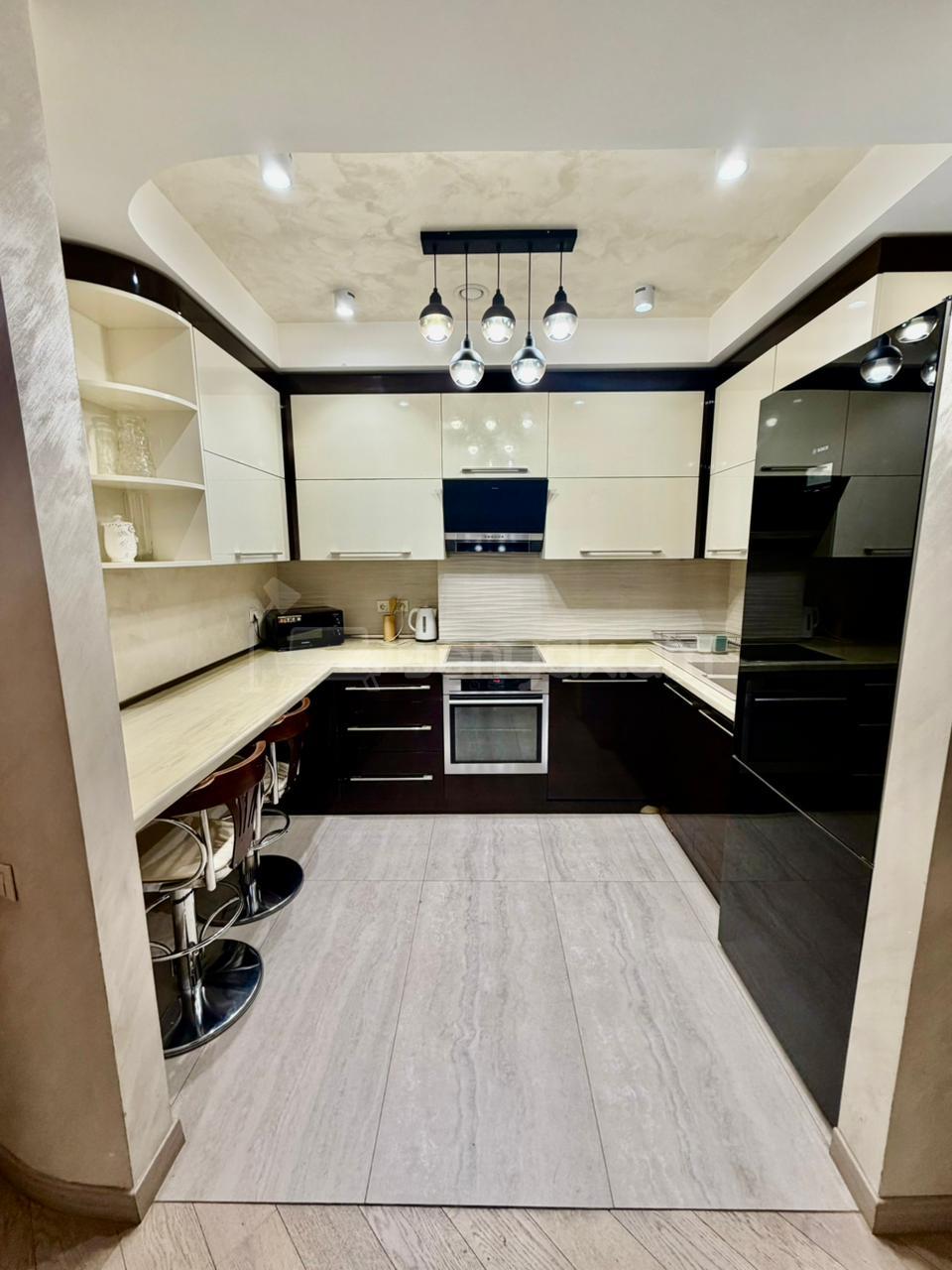 4 Սենյականոց Բնակարան Նորակառույցում, 115քմ, 11/15 հարկ, Դիզայներական Վերանորոգված