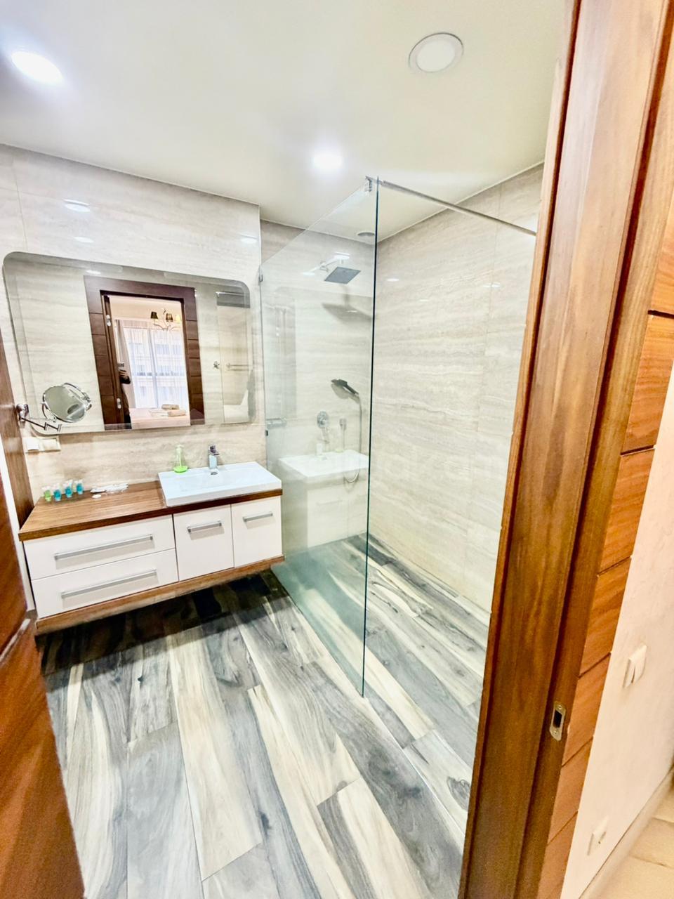 4 Սենյականոց Բնակարան Նորակառույցում, 115քմ, 11/15 հարկ, Դիզայներական Վերանորոգված