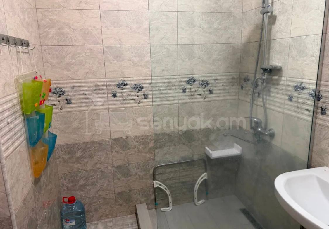 2 Սենյականոց Բնակարան Քարե Շենքում, 48քմ, 5/5 հարկ, Կապիտալ Վերանորոգված, Կահավորված, Արևկող