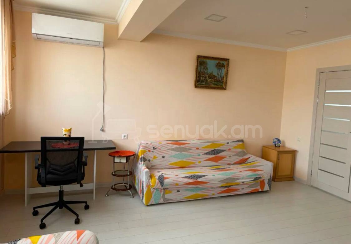 2 Սենյականոց Բնակարան Քարե Շենքում, 48քմ, 5/5 հարկ, Կապիտալ Վերանորոգված, Կահավորված, Արևկող