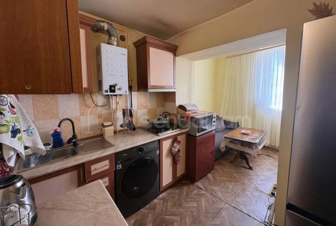 2 Սենյականոց Բնակարան Քարե Շենքում, 51քմ, 2/5 հարկ, Կոսմետիկ Վերանորոգված