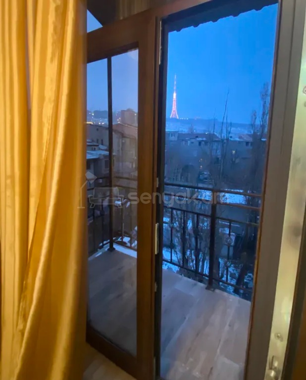 2 Սենյականոց Բնակարան Քարե Շենքում, 70քմ, 4/5 հարկ, Կապիտալ Վերանորոգված, Կահավորված