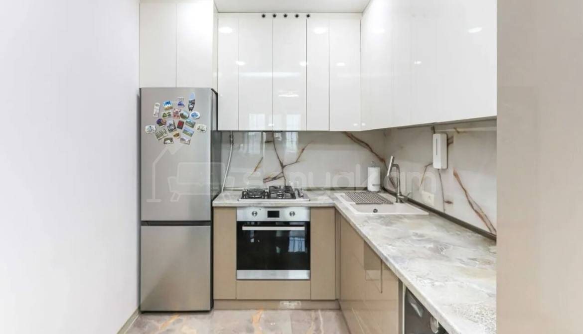 2 Սենյականոց Բնակարան Քարե Շենքում, 44քմ, 5/5 հարկ, Կապիտալ Վերանորոգված