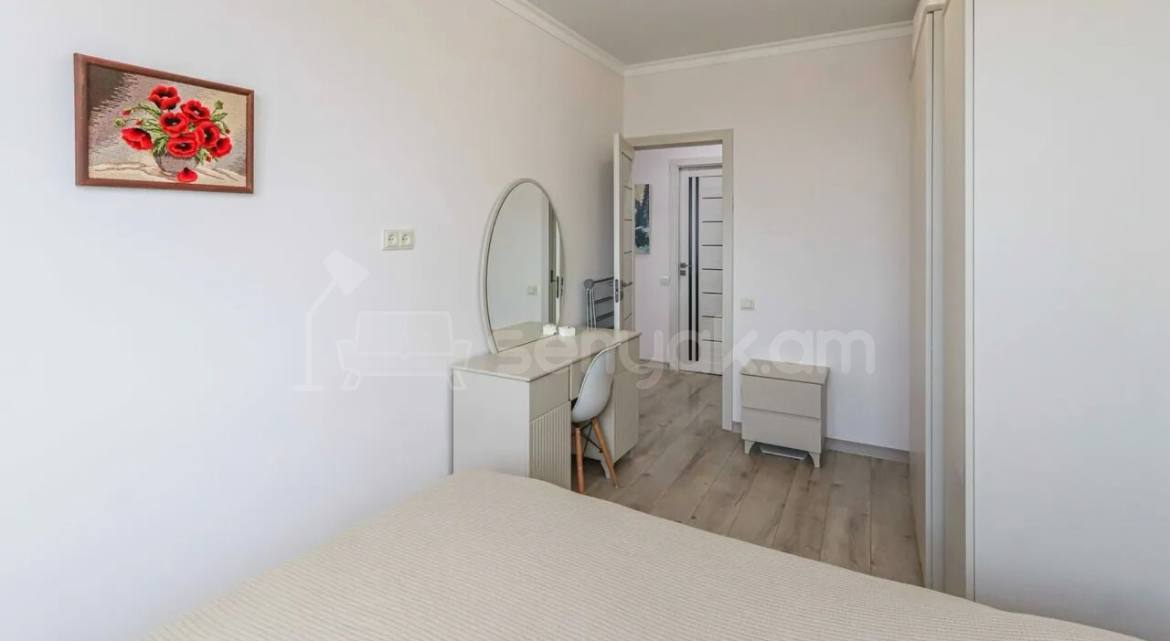 2 Սենյականոց Բնակարան Քարե Շենքում, 44քմ, 5/5 հարկ, Կապիտալ Վերանորոգված