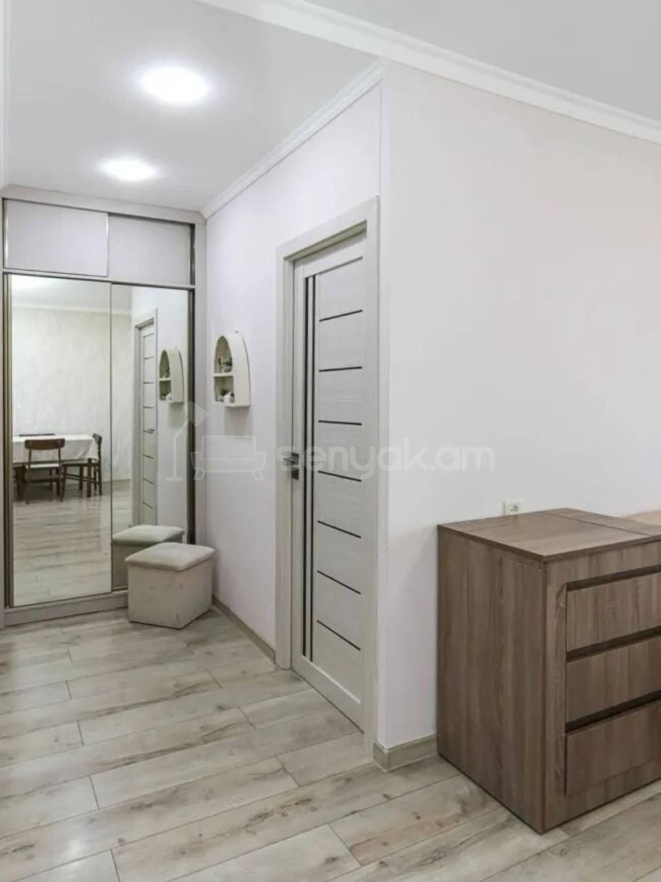 2 Սենյականոց Բնակարան Քարե Շենքում, 44քմ, 5/5 հարկ, Կապիտալ Վերանորոգված