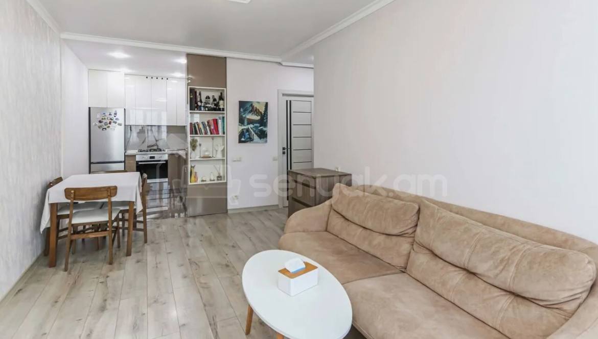 2 Սենյականոց Բնակարան Քարե Շենքում, 44քմ, 5/5 հարկ, Կապիտալ Վերանորոգված