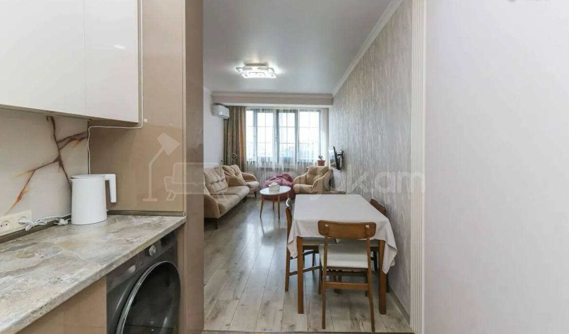 2 Սենյականոց Բնակարան Քարե Շենքում, 44քմ, 5/5 հարկ, Կապիտալ Վերանորոգված