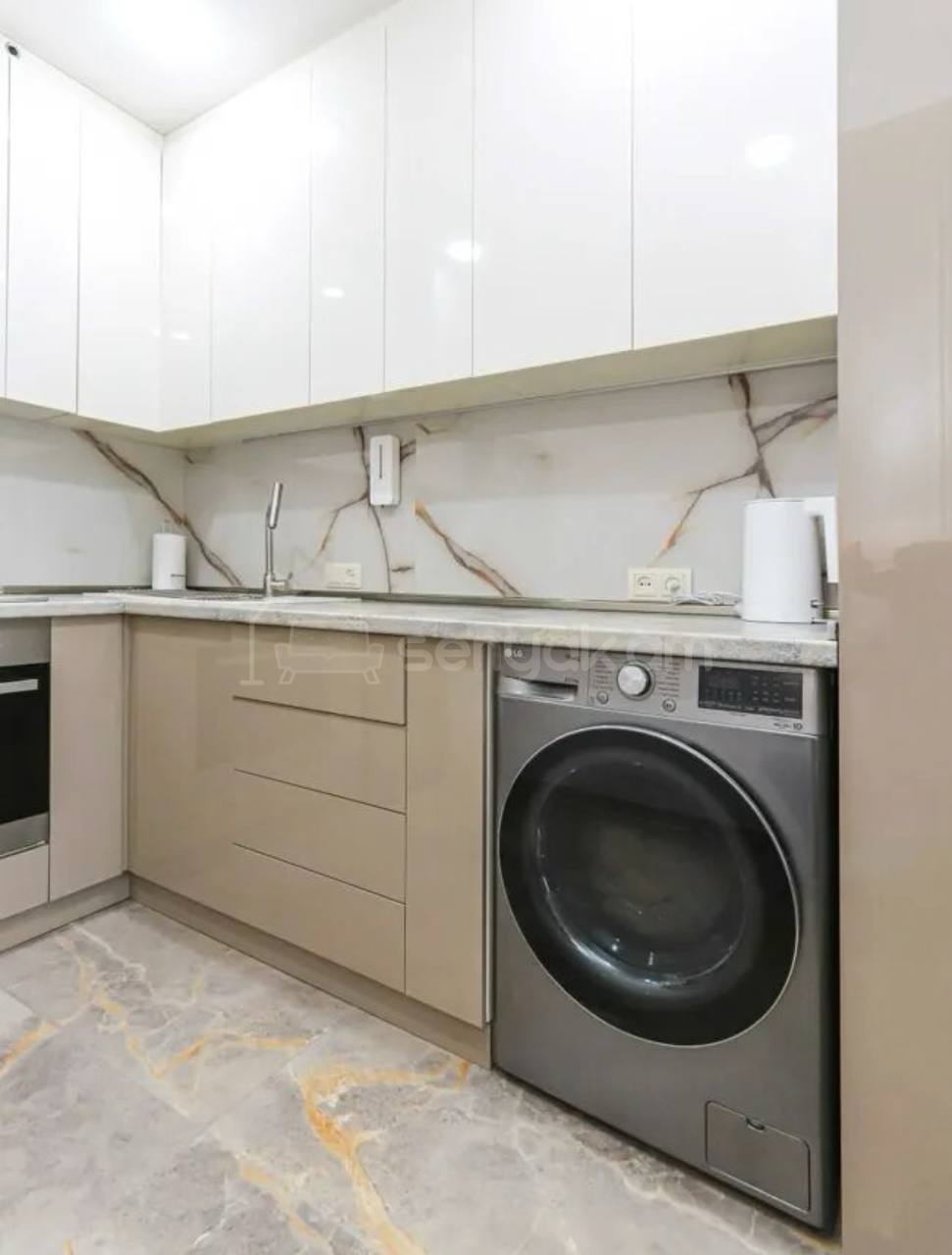 2 Սենյականոց Բնակարան Քարե Շենքում, 44քմ, 5/5 հարկ, Կապիտալ Վերանորոգված