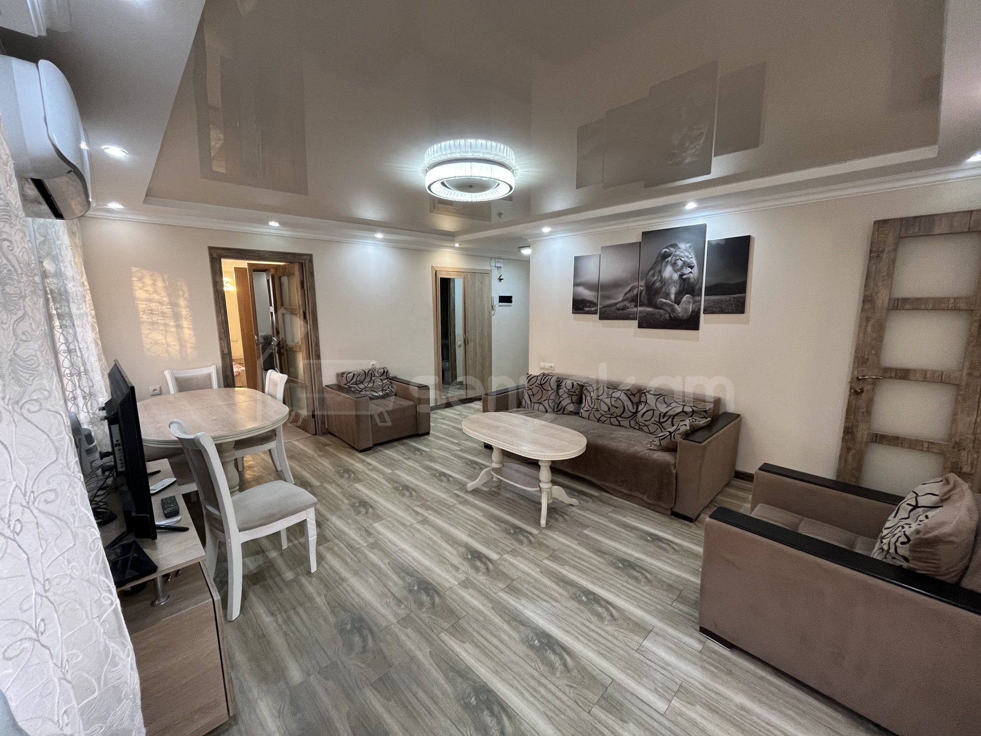 3 Սենյականոց Բնակարան Քարե Շենքում, 55քմ, 3/5 հարկ, Կապիտալ Վերանորոգված, Կահավորված